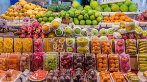 Продажа овощей и фруктов на рынке