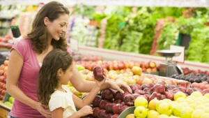 Как выбирать овощи и фрукты в магазине и на рынке - видео